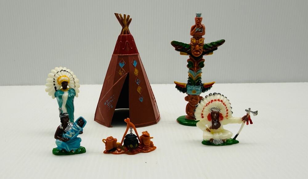 Vintage Wilton Hong Kong Plastic Cake Topper Native American Chief Set